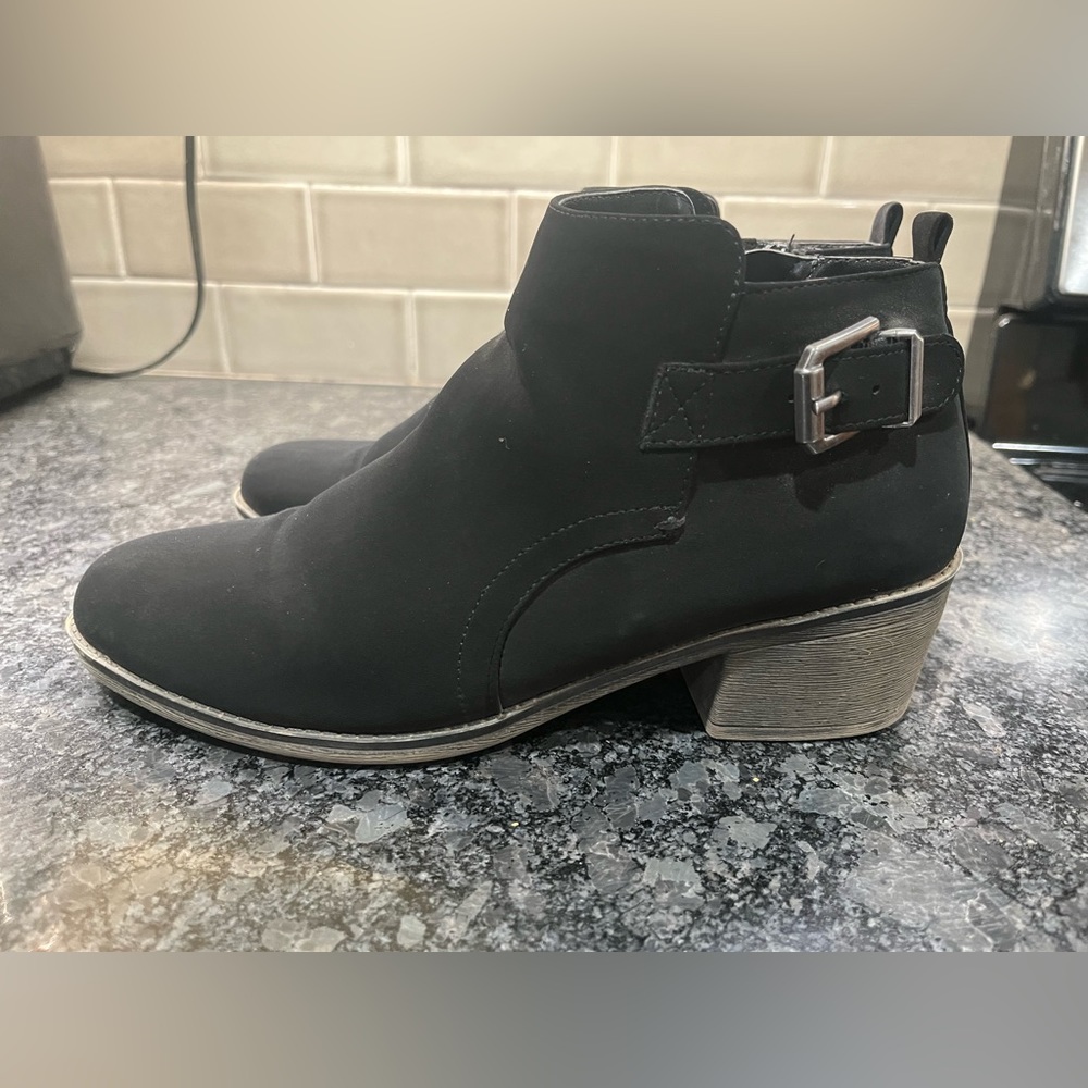 Boots size 9.5